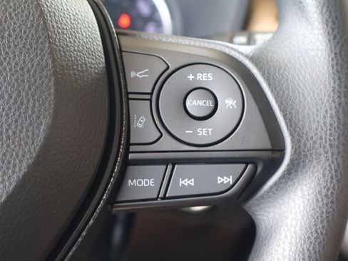 Used 2020 Toyota RAV4 XLE FWD image 22