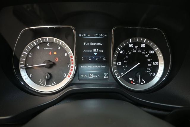 Used 2017 Nissan Titan SV AWD/4WD image 6