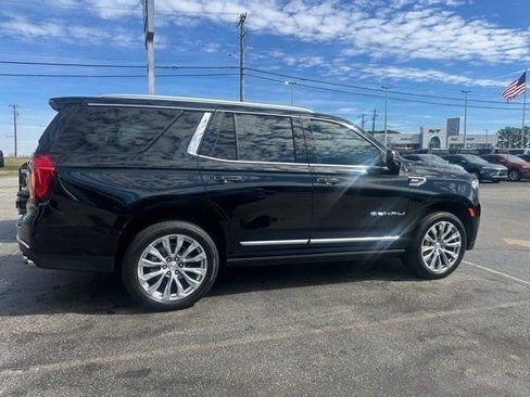 Used 2024 GMC Yukon Denali w/ Advanced Technology Package image 14