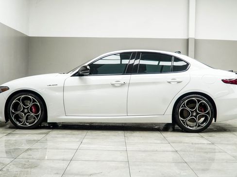 Used 2023 Alfa Romeo Giulia Veloce image 9