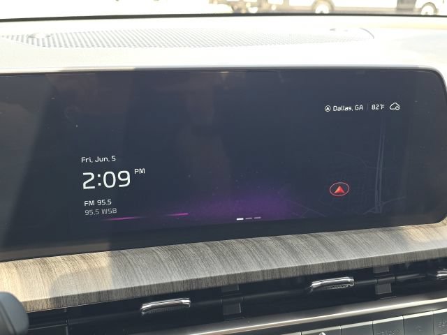Used 2025 Kia Telluride EX w/ EX Captain's Chair Package FWD image 32