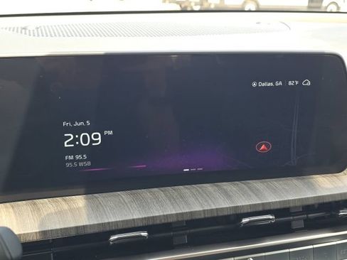 Used 2025 Kia Telluride EX w/ EX Captain's Chair Package FWD image 32