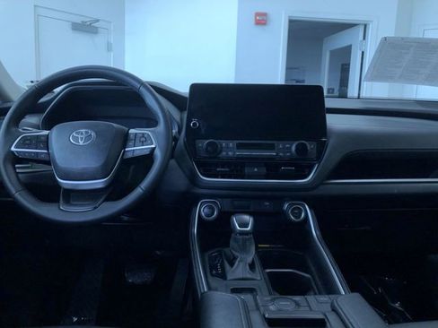 Certified 2025 Toyota Grand Highlander AWD image 19