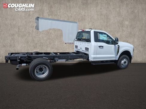 New 2026 Ford F350 XL w/ XL Chrome Package AWD/4WD image 9