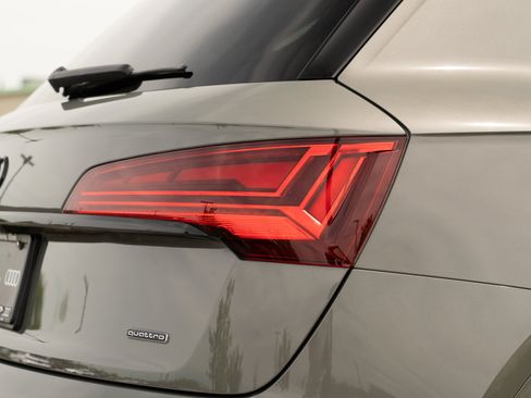 Certified 2025 Audi Q5 e Premium Plus w/ Premium Plus Package AWD/4WD image 33