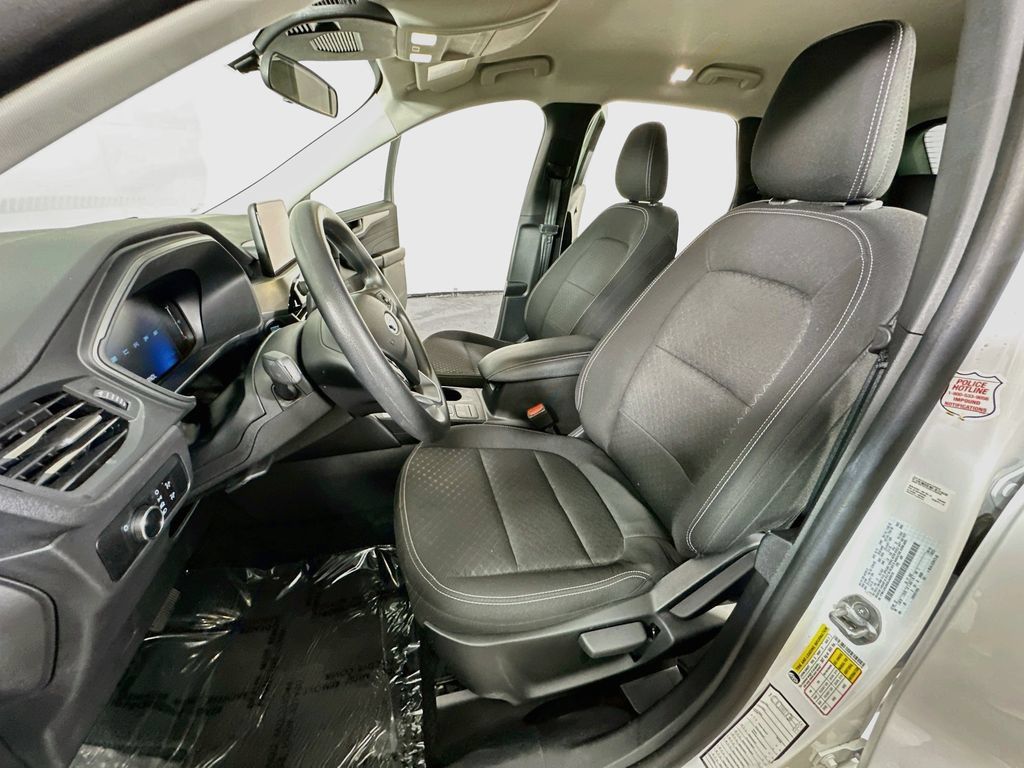 Used 2025 Ford Escape Active AWD/4WD image 16