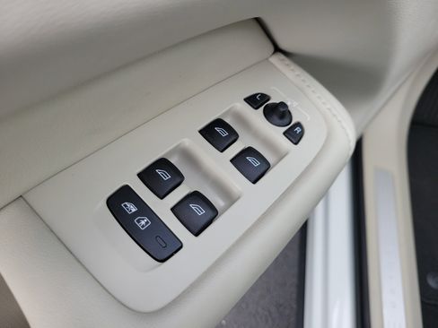 Used 2023 Volvo XC60 B5 Plus w/ Climate Package image 18