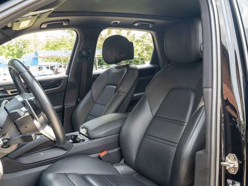 Used 2023 Porsche Cayenne AWD/4WD image 18
