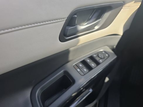 Used 2024 Nissan Pathfinder SV FWD image 10