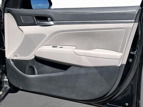 Used 2020 Hyundai Elantra Limited FWD image 18