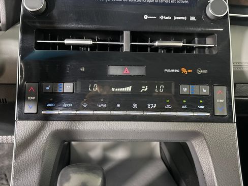 Used 2022 Toyota Avalon Limited w/ Advanced Safety Package FWD image 19