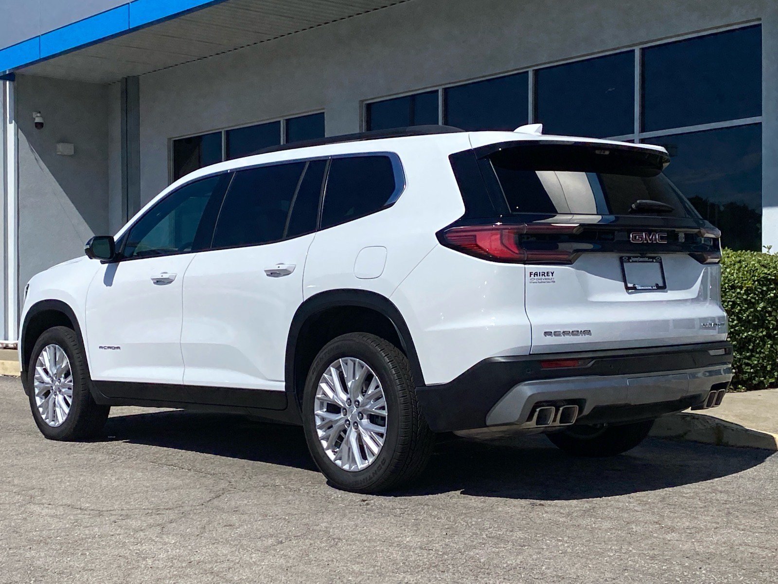 Used 2026 GMC Acadia Elevation w/ Elevation Premium Package FWD image 3