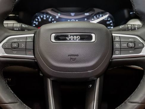 Certified 2025 Jeep Compass Limited AWD/4WD image 12