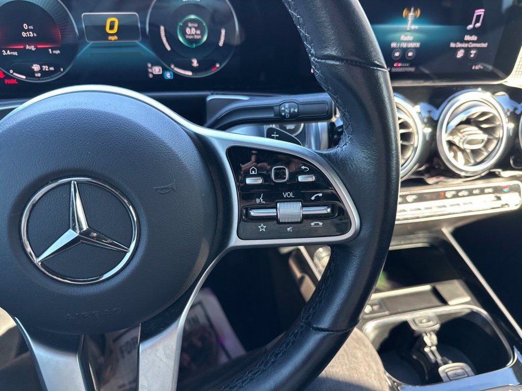 Used 2021 Mercedes-Benz GLB 250 4MATIC w/ Premium Package image 30