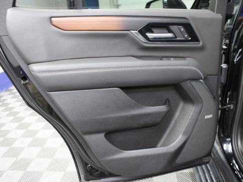 Used 2025 GMC Yukon Denali w/ Denali Reserve Package AWD/4WD image 73
