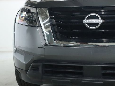 Used 2025 Nissan Pathfinder SV image 7