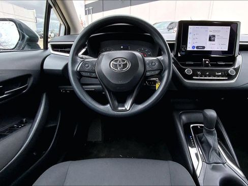 Used 2025 Toyota Corolla LE image 6