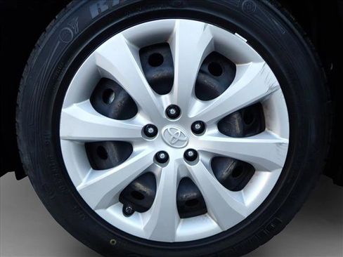 Used 2021 Toyota Corolla LE image 7