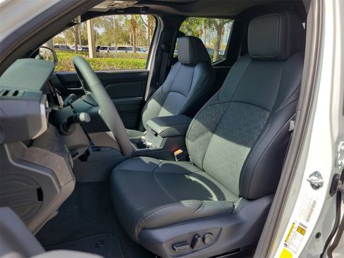 Used 2025 Toyota Tacoma Limited image 15