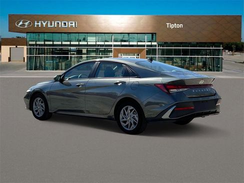 New 2024 Hyundai Elantra SEL image 4