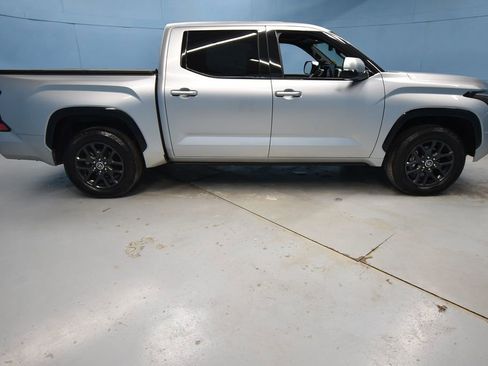 Used 2022 Toyota Tundra Platinum w/ Advanced Package AWD/4WD image 39