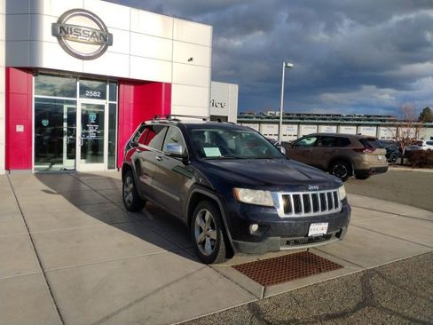 Used 2011 Jeep Grand Cherokee Limited w/ Luxury Group II image 3