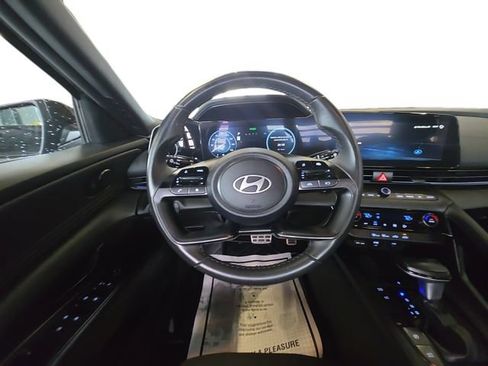 Used 2025 Hyundai Elantra SEL FWD image 12
