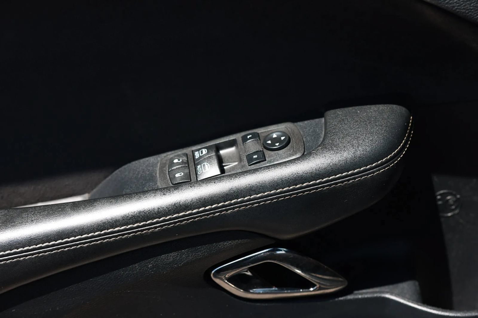 Used 2015 Dodge Challenger SRT Hellcat RWD image 39