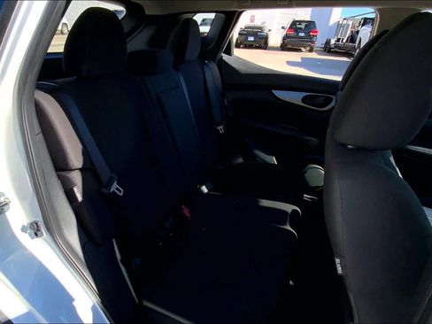 Used 2022 Nissan Rogue Sport S image 19