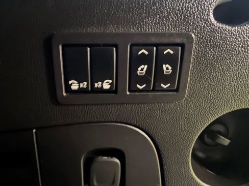 Used 2018 Cadillac Escalade ESV Platinum image 19