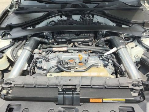 Used 2018 Nissan 370Z Coupe RWD image 9