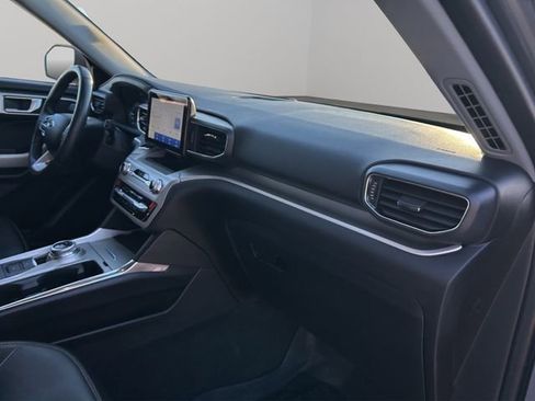 Used 2022 Ford Explorer XLT w/ Equipment Group 202A image 28