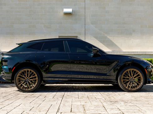 Used 2025 Aston Martin DBX 707 image 16