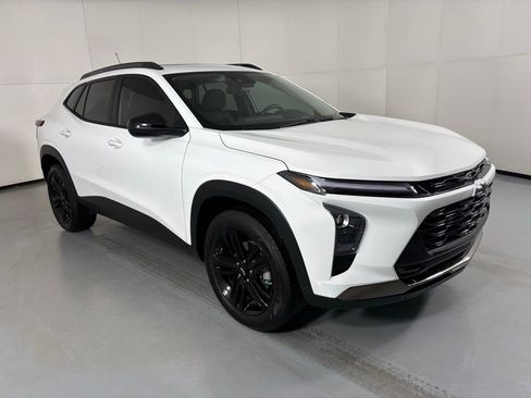 Used 2026 Chevrolet Trax ACTIV w/ Sunroof Package image 2