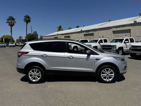 Used 2018 Ford Escape SE FWD image 10