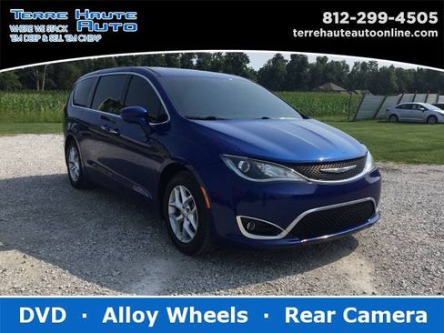 Used 2018 Chrysler Pacifica Touring Plus w/ Tire & Wheel Group FWD image 1