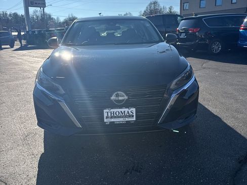 Used 2024 Nissan Altima 2.5 SV image 2