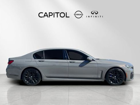 Used 2022 BMW 740i w/ M Sport Package image 6