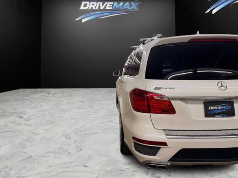 Used 2016 Mercedes-Benz GL 550 4MATIC image 10