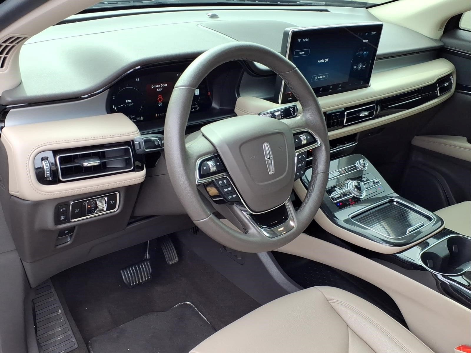 Used 2023 Lincoln Nautilus FWD w/ Premium Package image 17