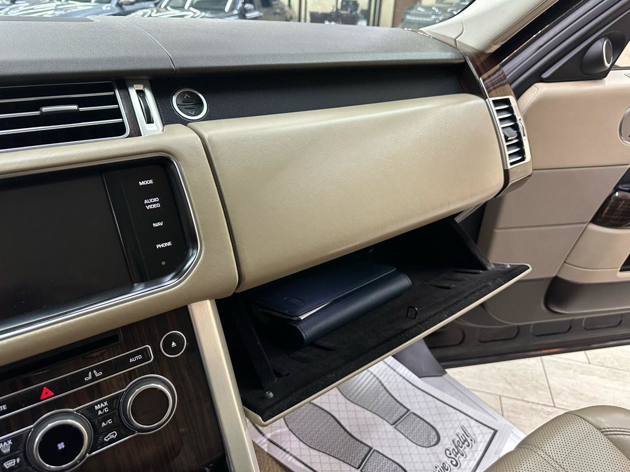 Used 2014 Land Rover Range Rover HSE AWD/4WD image 31