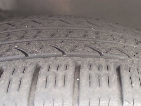 Certified 2024 Chrysler Pacifica Touring-L image 24