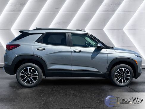 New 2026 Chevrolet TrailBlazer LT w/ LPO, Blackout Package AWD/4WD image 6
