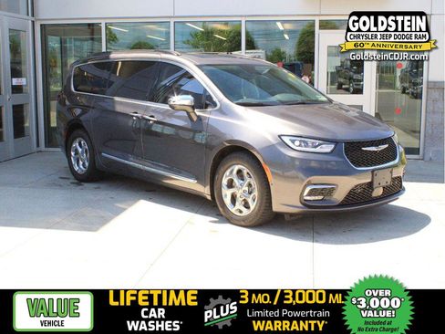 Used 2022 Chrysler Pacifica Limited w/ Uconnect Theater Family Group FWD image 1
