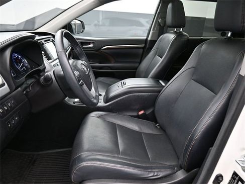 Used 2016 Toyota Highlander Limited Platinum image 10