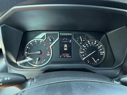 Used 2022 Toyota Tundra SR5 w/ SR5 Convenience Package AWD/4WD image 29