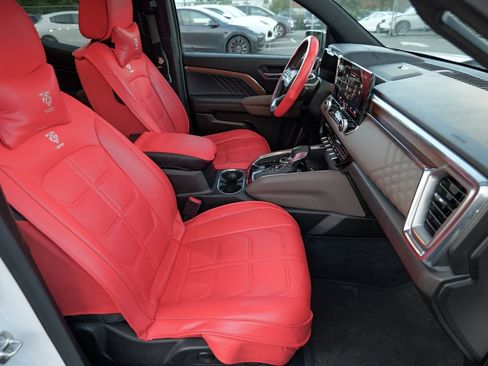Used 2024 GMC Canyon Denali AWD/4WD image 36