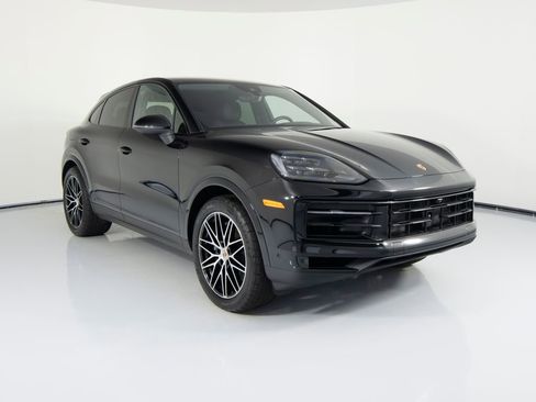 Certified 2025 Porsche Cayenne Coupe image 12