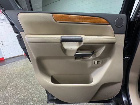 Used 2014 Nissan Armada Platinum w/ Platinum Reserve Package AWD/4WD image 35