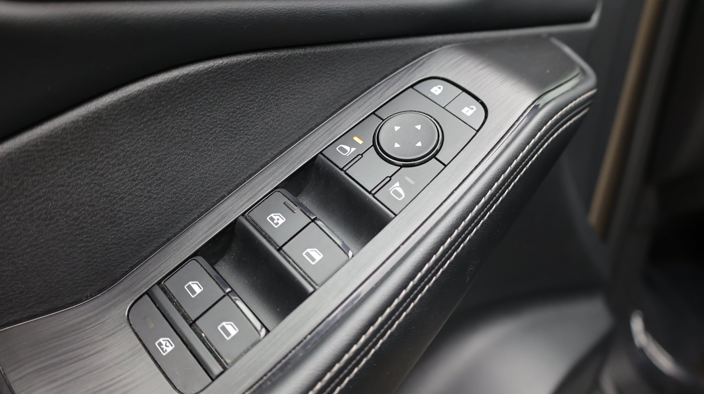 Used 2025 Nissan Rogue SV AWD/4WD image 18